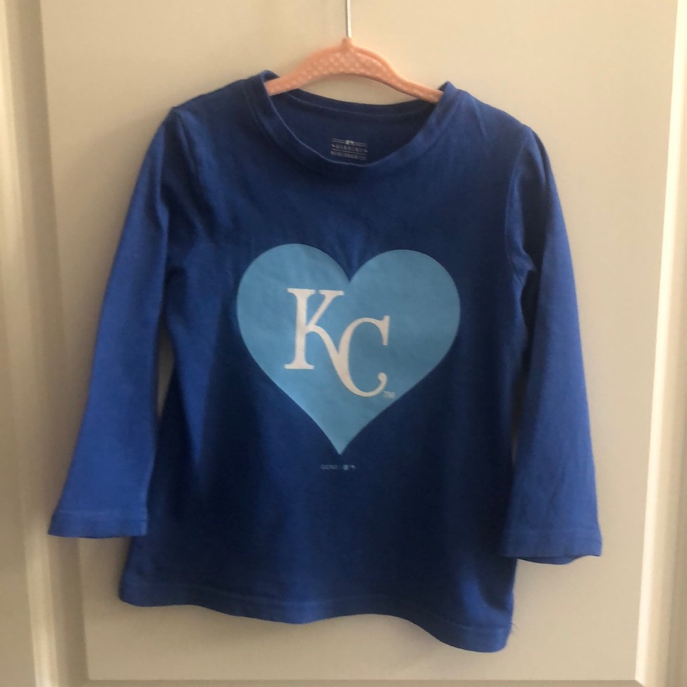 🧢 Love Kansas City Royals baseball long sleeved top.